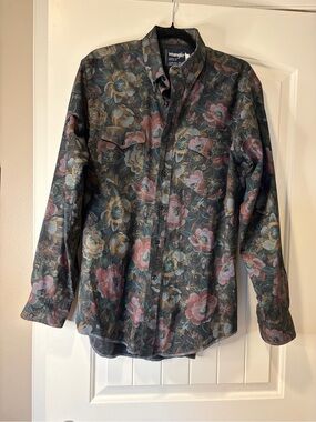 Vintage Wrangler Men's Dark Floral Button-Up Shirt Jacket in Black and Pink